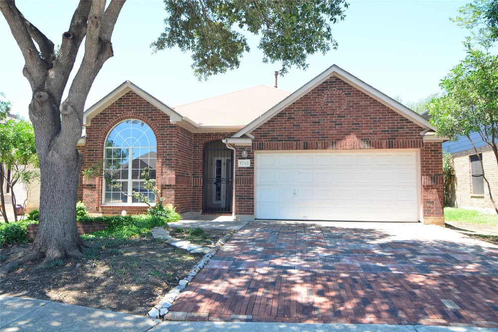 9743 Copperway Converse, TX 78109