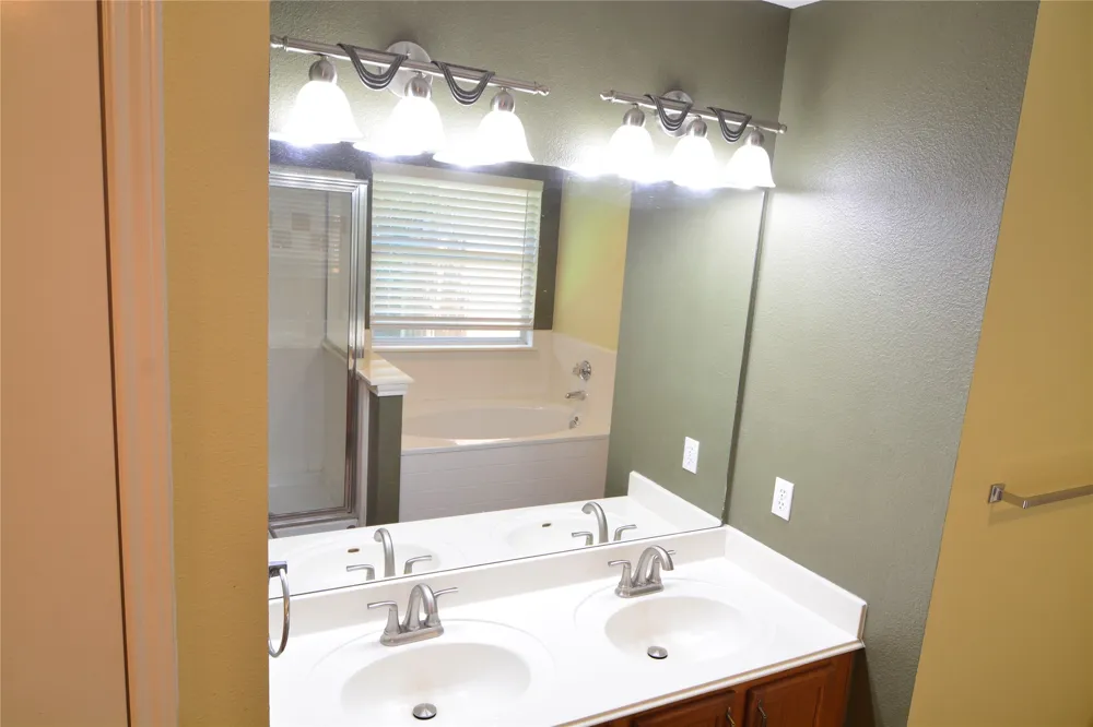 9743 Copperway Converse, TX 78109