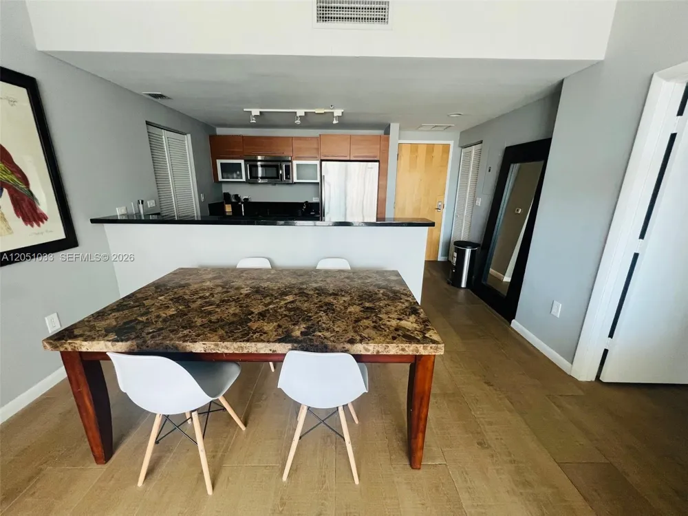 253 NE 2nd St #2510 Miami, FL 33132