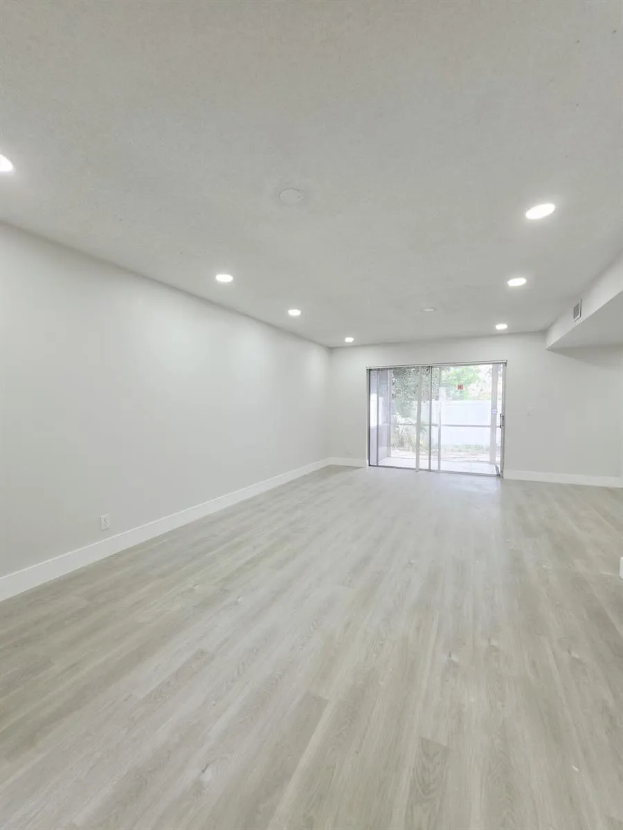 8090 NW 12th Street #D Margate, FL 33063