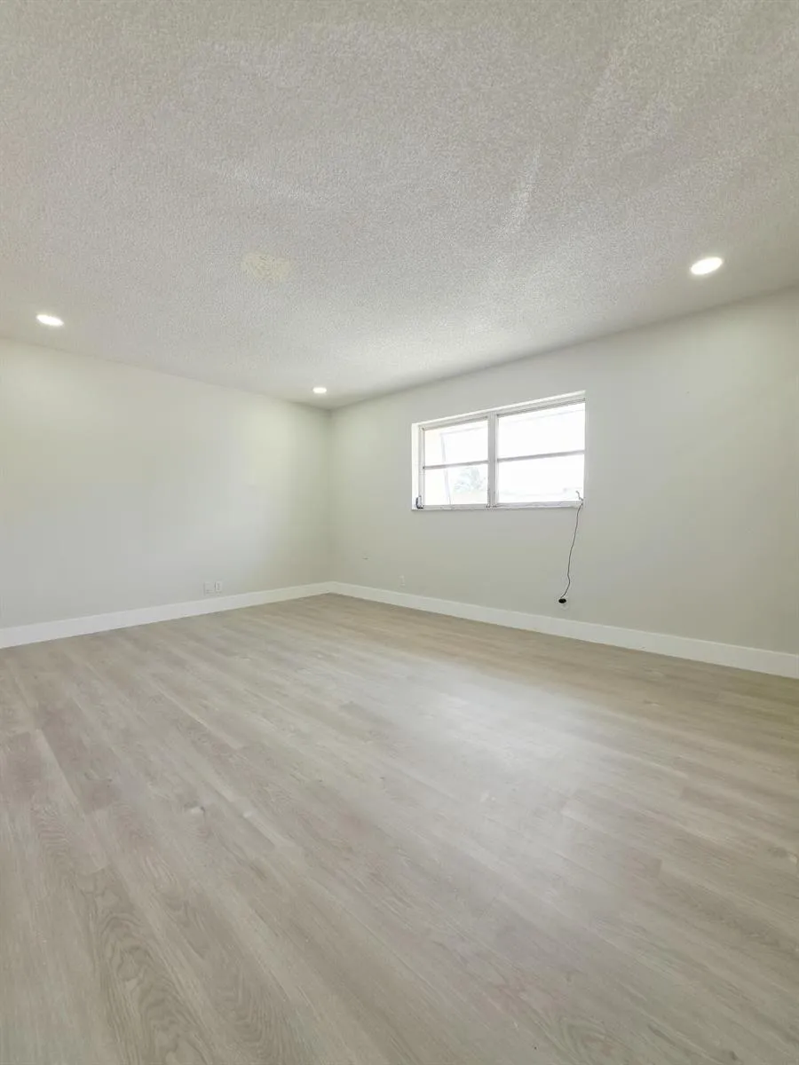 8090 NW 12th Street #D Margate, FL 33063