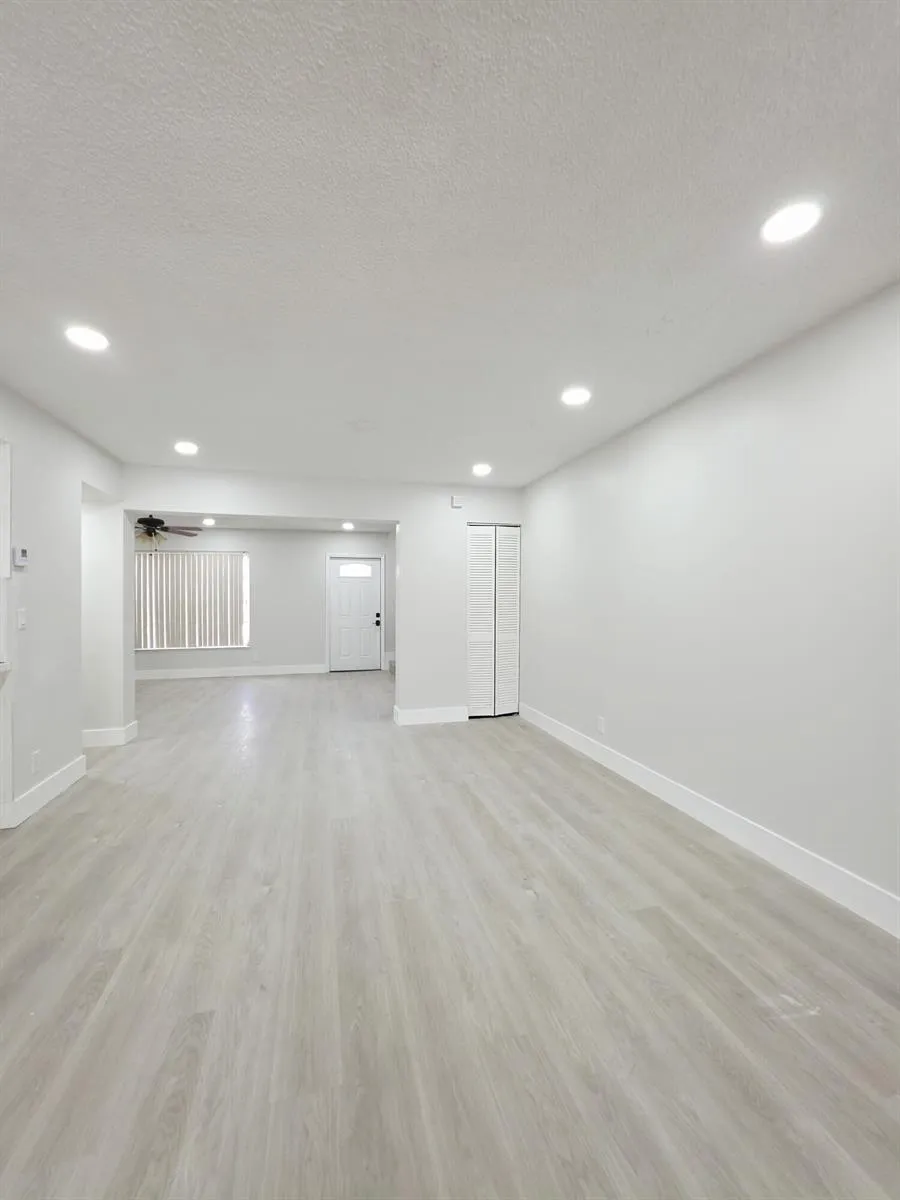 8090 NW 12th Street #D Margate, FL 33063