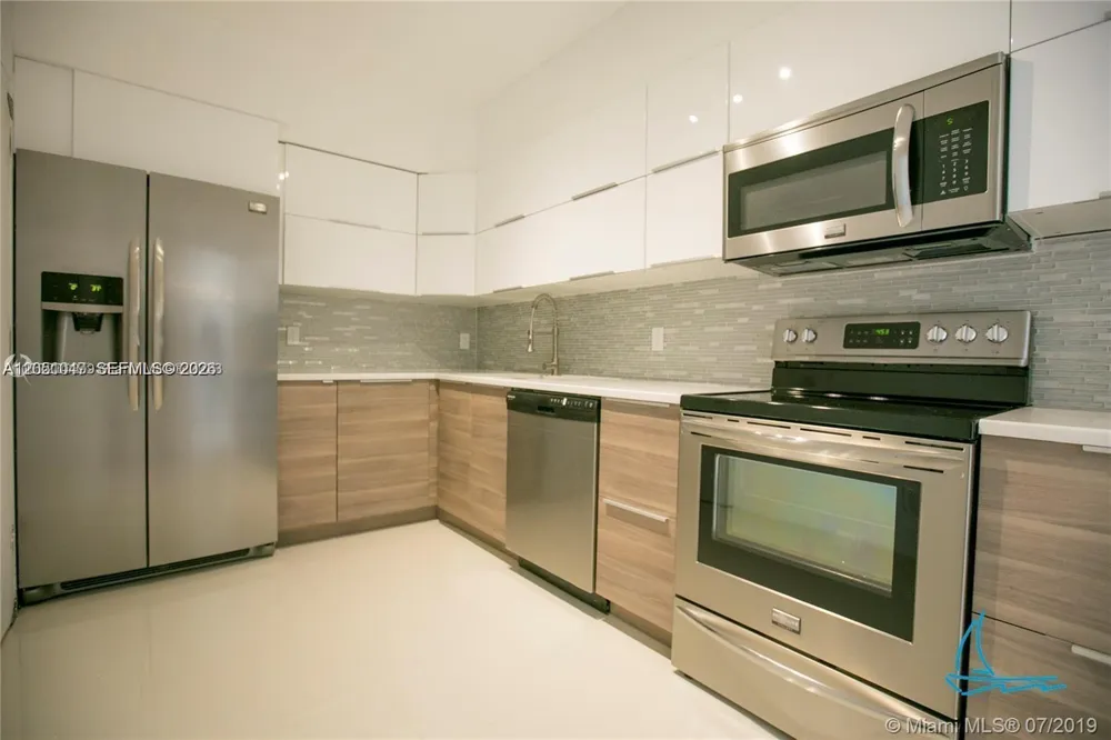 9381 E Bay Harbor Dr #302S Bay Harbor Islands, FL 33154