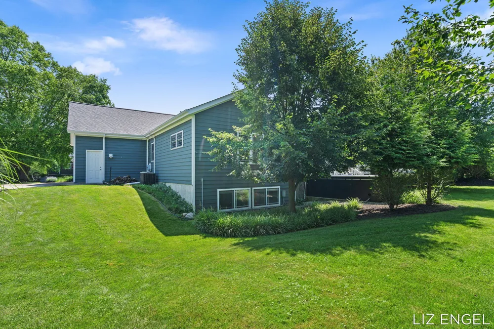 762 Wilderness Ridge Drive Douglas, MI 49406