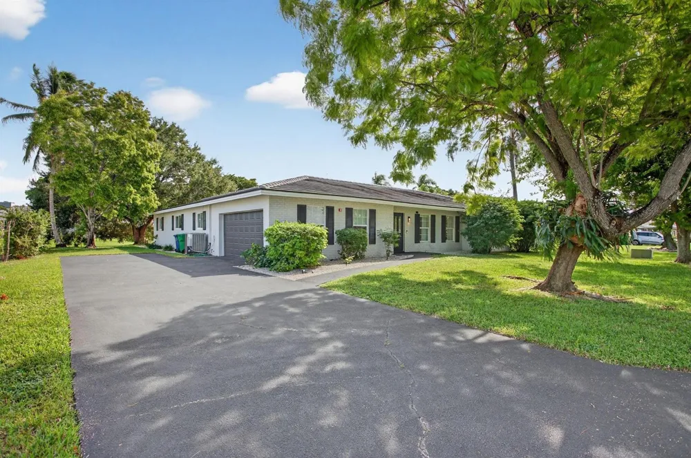 2421 NW 114th Avenue Coral Springs, FL 33065