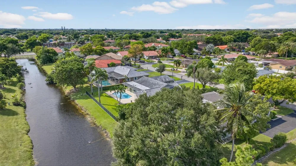 2421 NW 114th Avenue Coral Springs, FL 33065