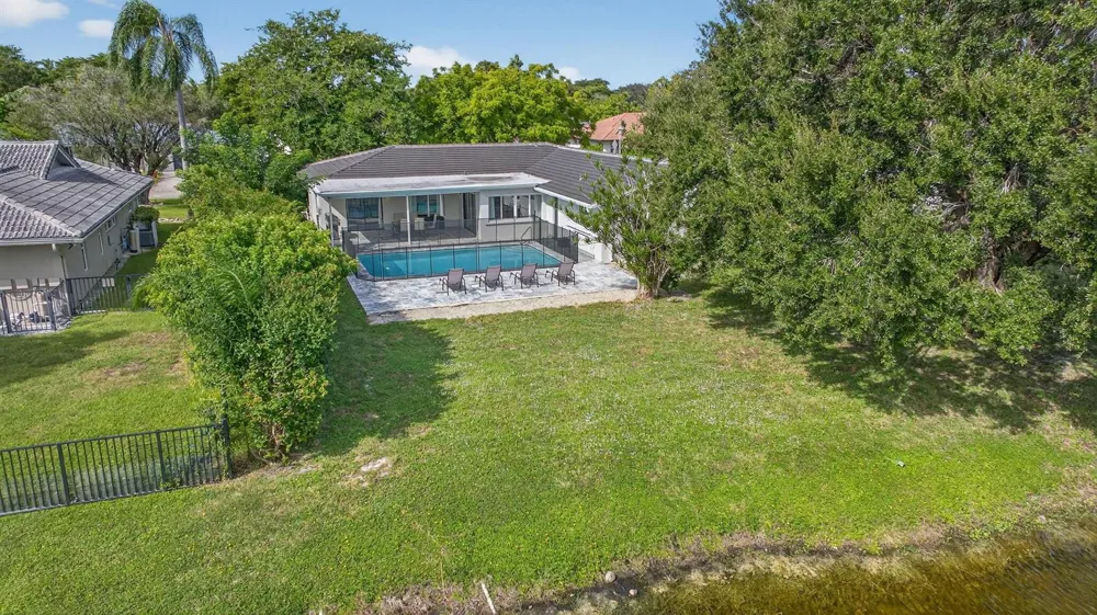 2421 NW 114th Avenue Coral Springs, FL 33065