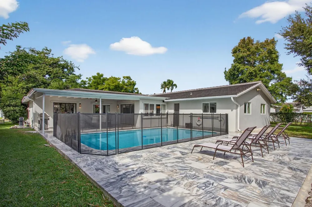 2421 NW 114th Avenue Coral Springs, FL 33065