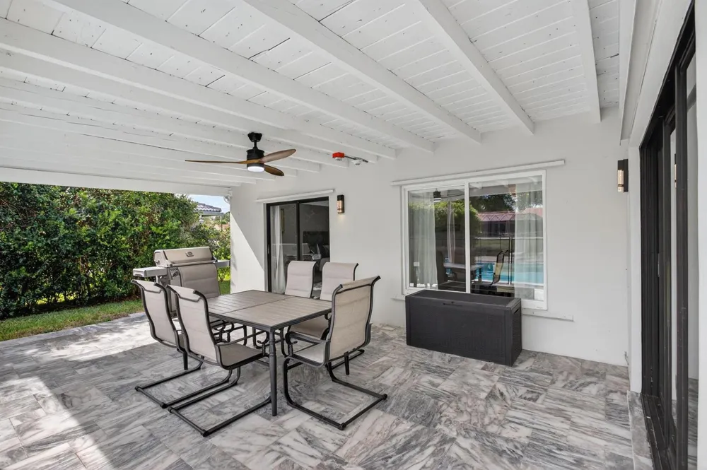 2421 NW 114th Avenue Coral Springs, FL 33065