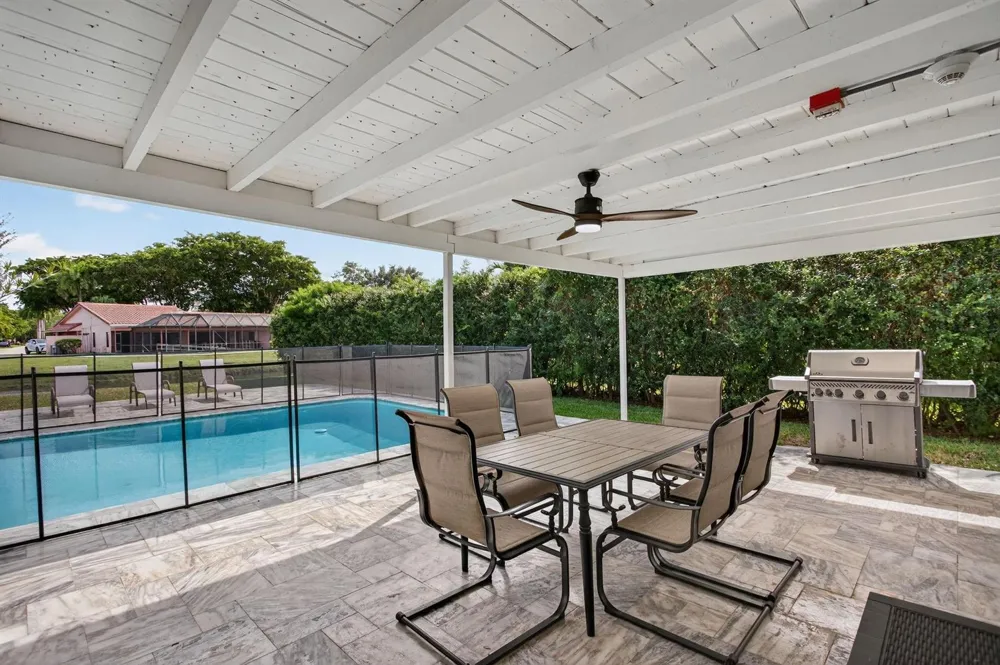 2421 NW 114th Avenue Coral Springs, FL 33065