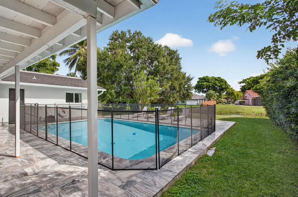2421 NW 114th Avenue Coral Springs, FL 33065