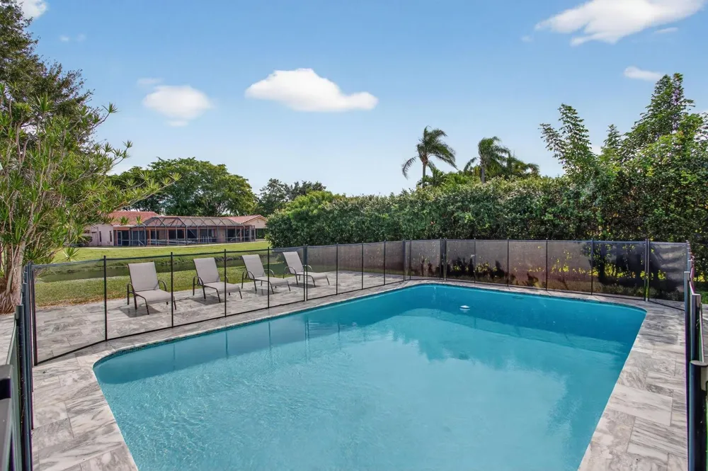 2421 NW 114th Avenue Coral Springs, FL 33065