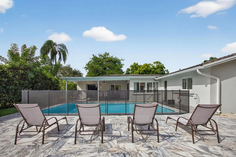 2421 NW 114th Avenue Coral Springs, FL 33065