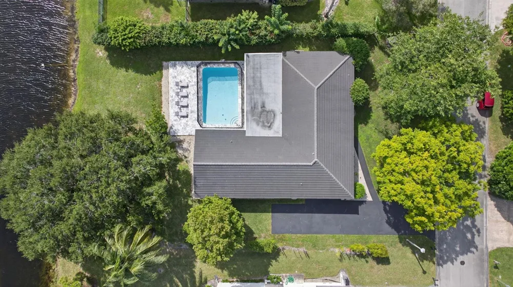 2421 NW 114th Avenue Coral Springs, FL 33065