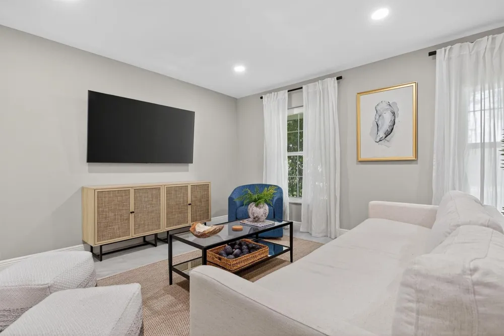 2421 NW 114th Avenue Coral Springs, FL 33065