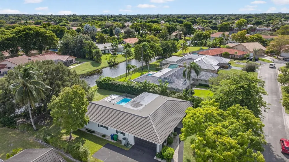 2421 NW 114th Avenue Coral Springs, FL 33065