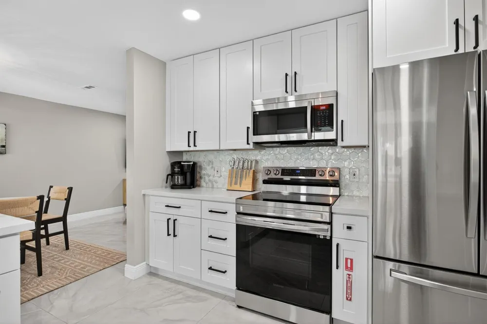 2421 NW 114th Avenue Coral Springs, FL 33065