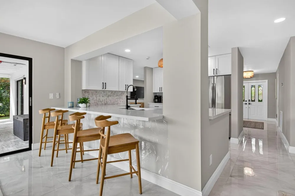 2421 NW 114th Avenue Coral Springs, FL 33065
