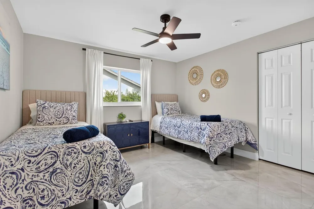2421 NW 114th Avenue Coral Springs, FL 33065