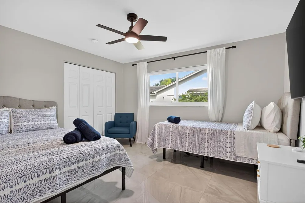 2421 NW 114th Avenue Coral Springs, FL 33065