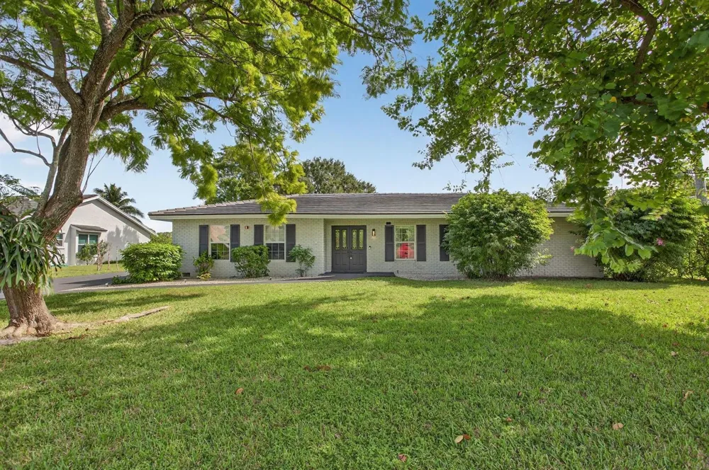 2421 NW 114th Avenue Coral Springs, FL 33065