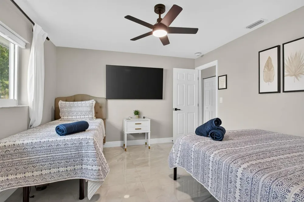 2421 NW 114th Avenue Coral Springs, FL 33065