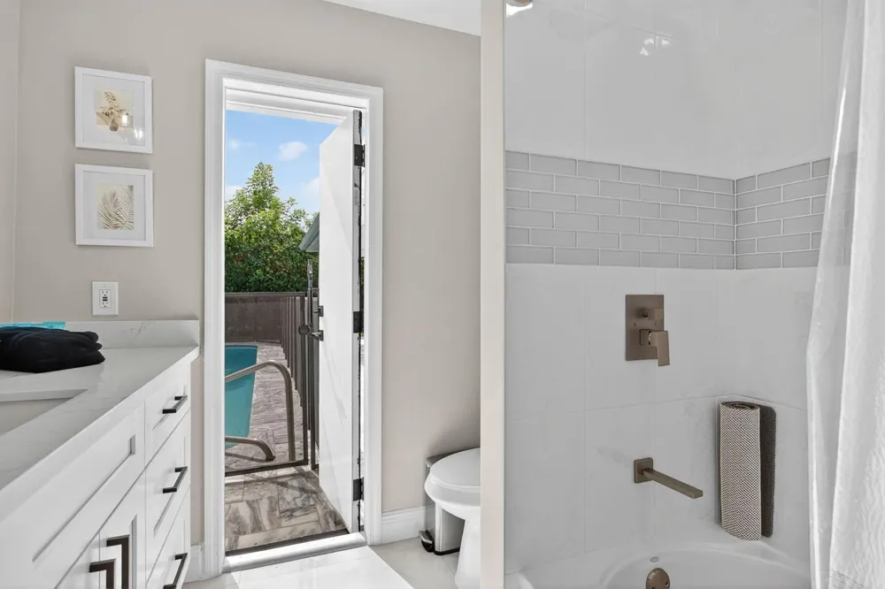 2421 NW 114th Avenue Coral Springs, FL 33065