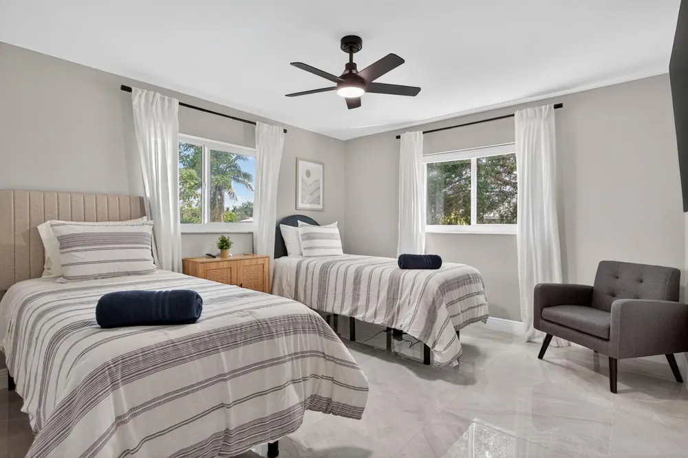 2421 NW 114th Avenue Coral Springs, FL 33065