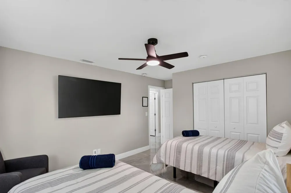 2421 NW 114th Avenue Coral Springs, FL 33065