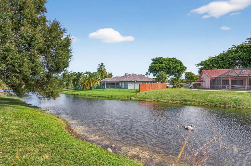 2421 NW 114th Avenue Coral Springs, FL 33065