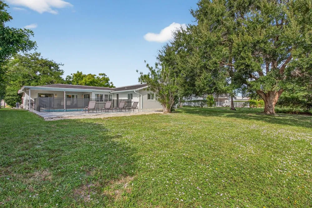 2421 NW 114th Avenue Coral Springs, FL 33065