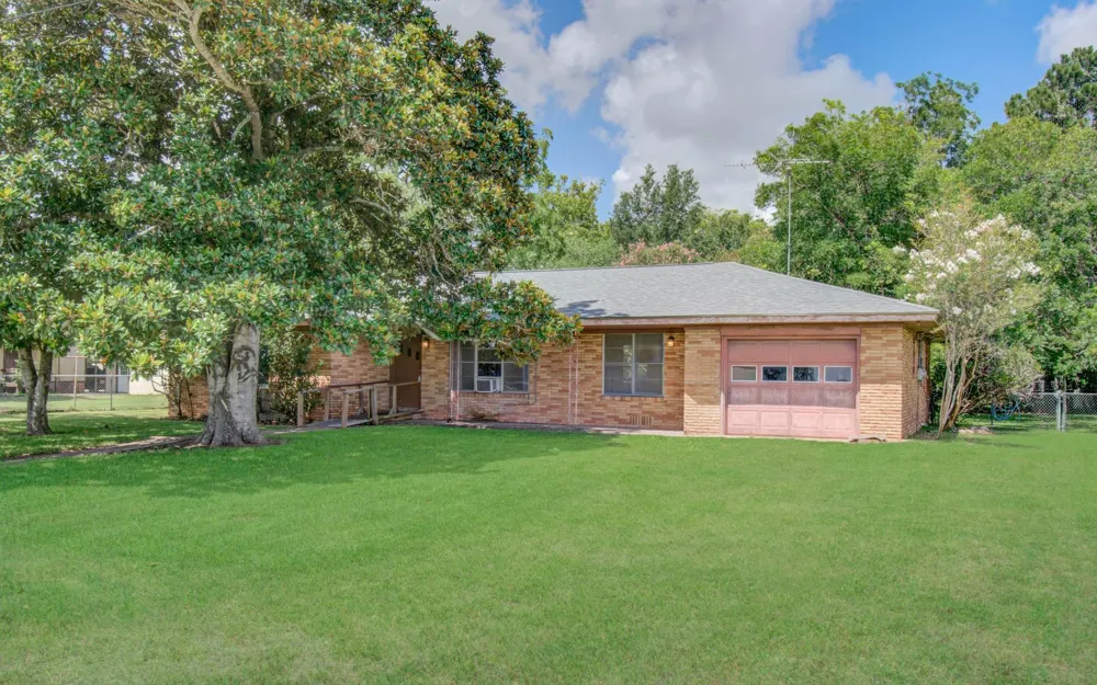 414 Forest Street Columbus, TX 78934