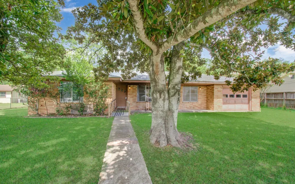 414 Forest Street Columbus, TX 78934