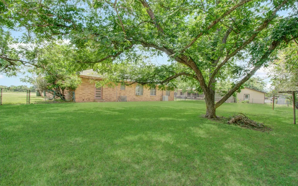 414 Forest Street Columbus, TX 78934