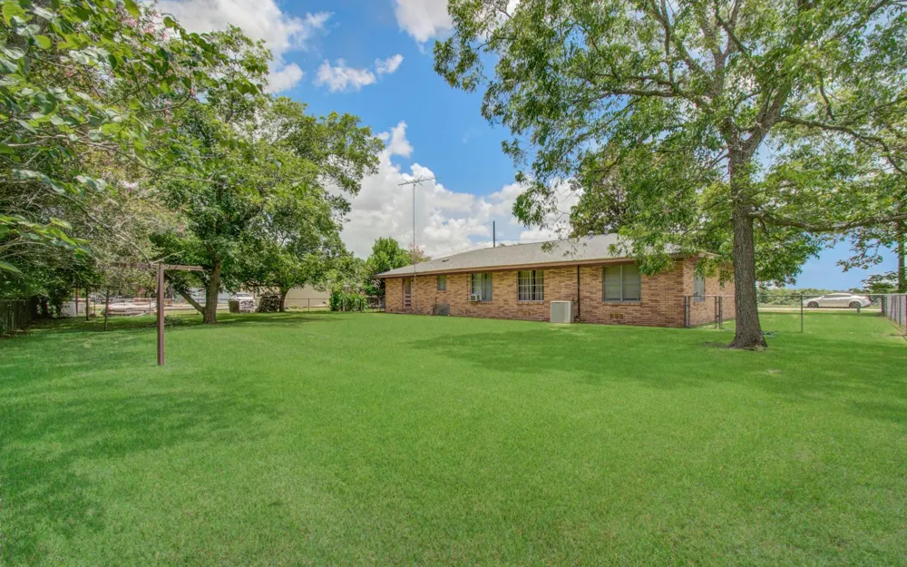 414 Forest Street Columbus, TX 78934
