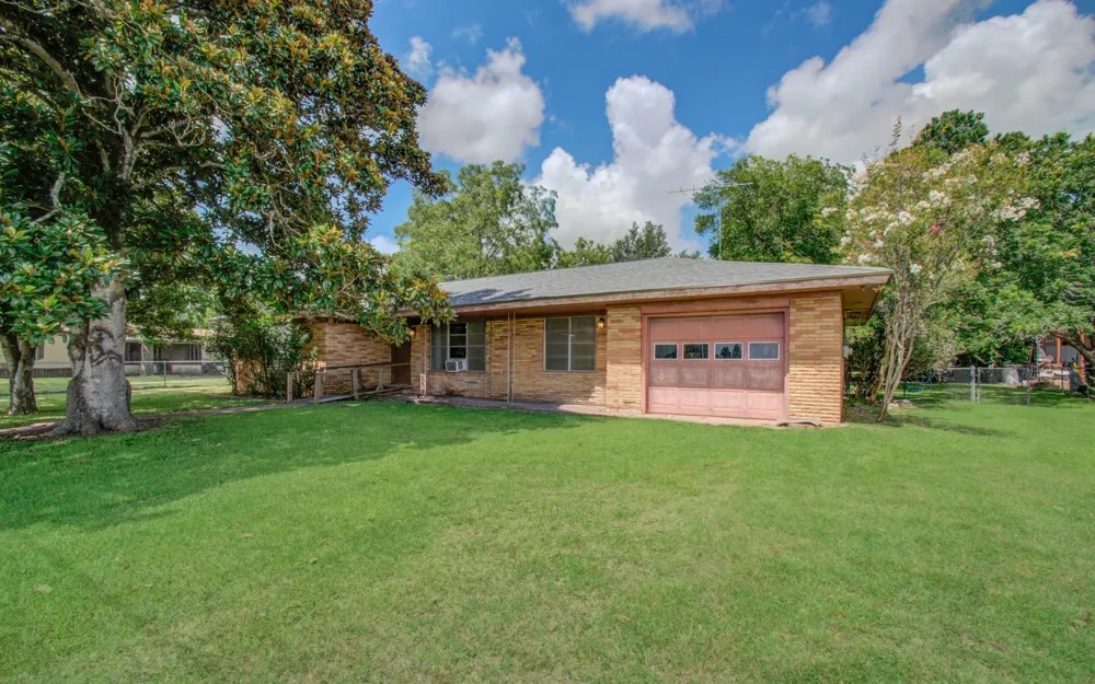 414 Forest Street Columbus, TX 78934