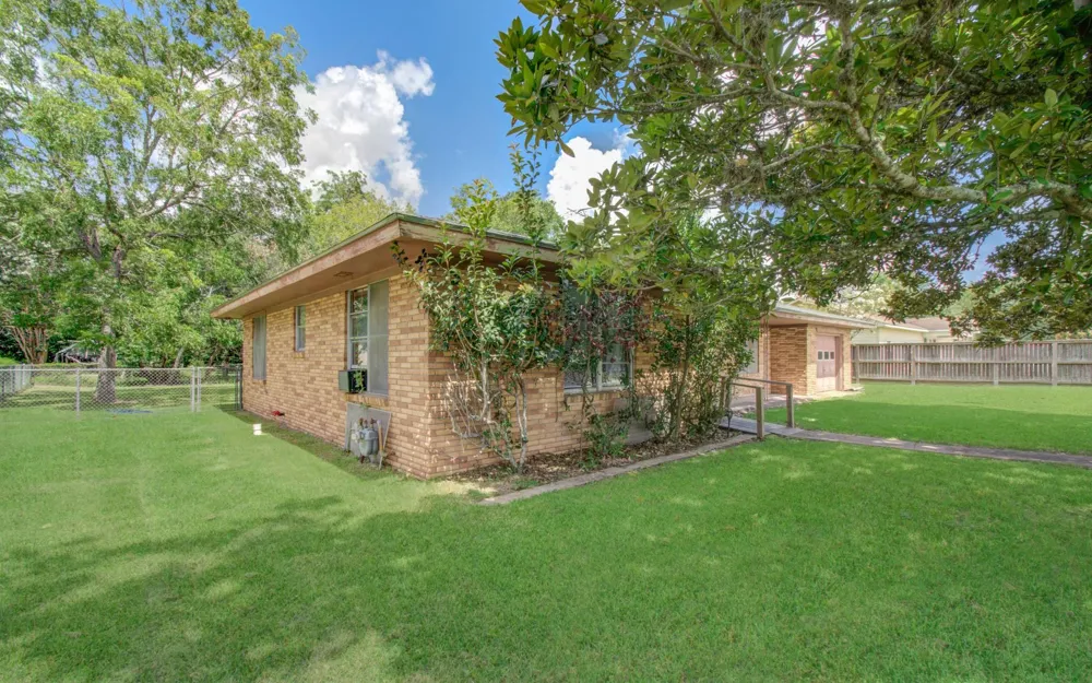 414 Forest Street Columbus, TX 78934