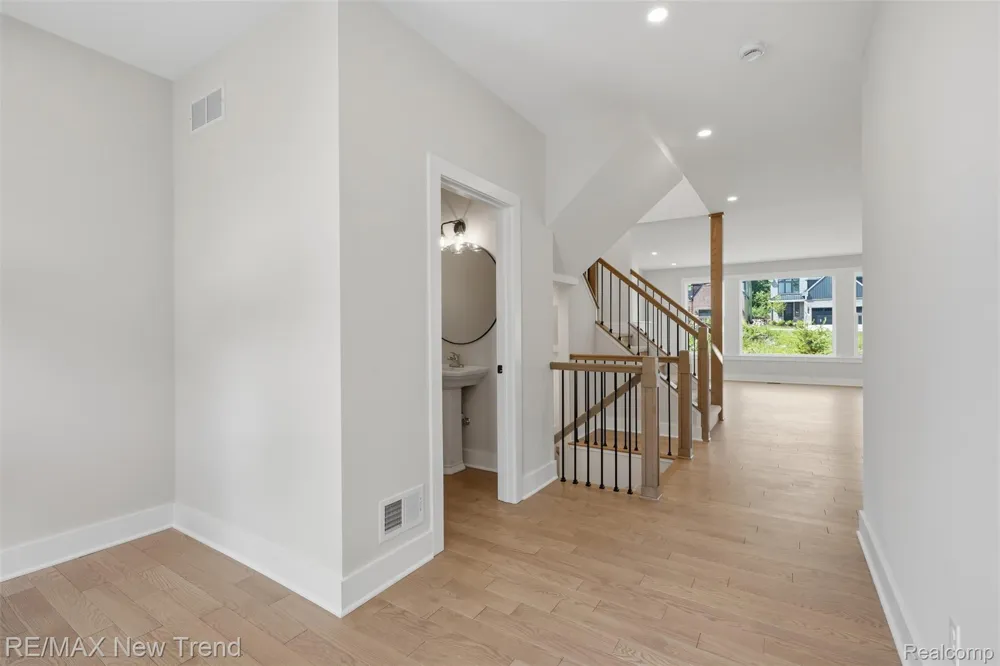 203 Mountain View Lane Milford Village, MI 48381