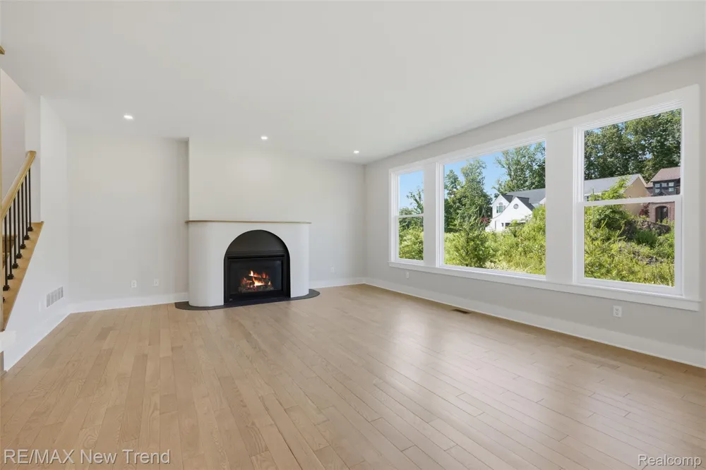 203 Mountain View Lane Milford Village, MI 48381