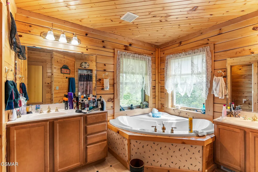 615 Harold Drive Maryville, TN 37803