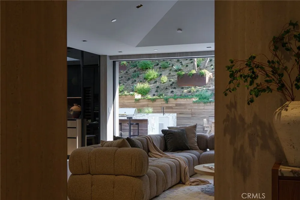 3187 Oakdell Rd Studio City, CA 91604