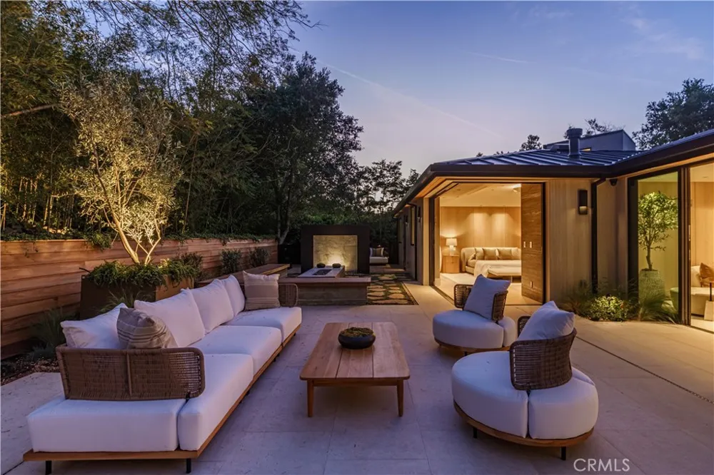 3187 Oakdell Rd Studio City, CA 91604