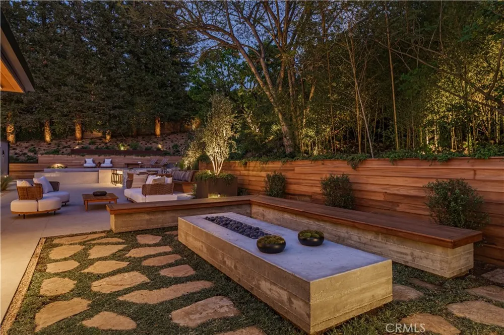 3187 Oakdell Rd Studio City, CA 91604