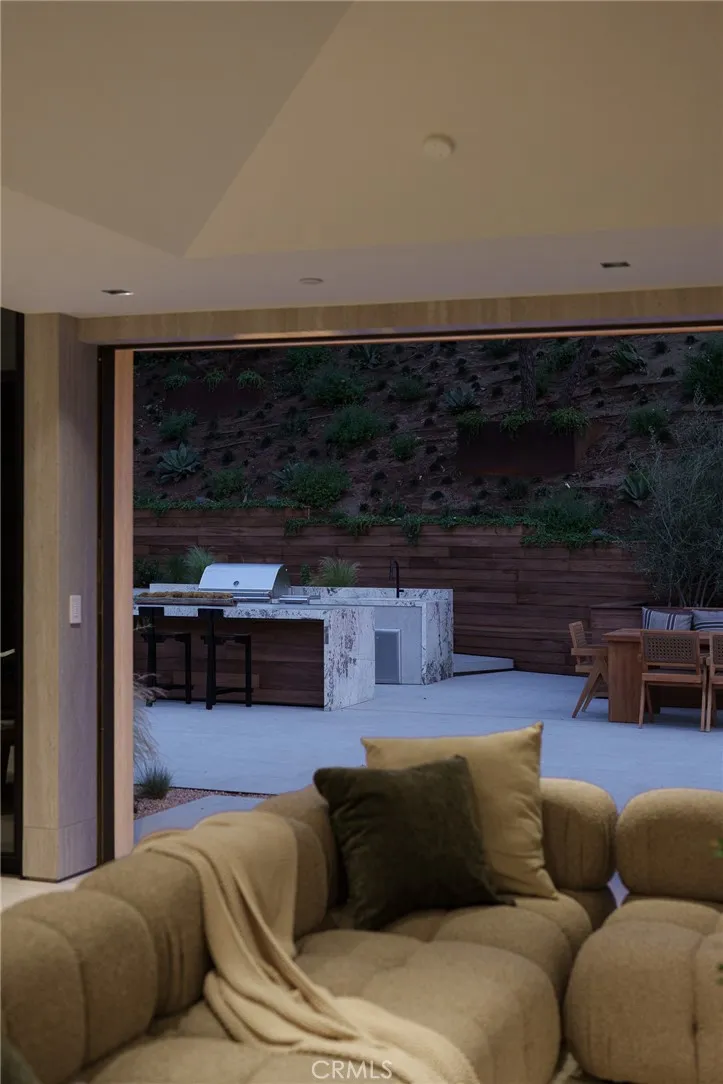 3187 Oakdell Rd Studio City, CA 91604