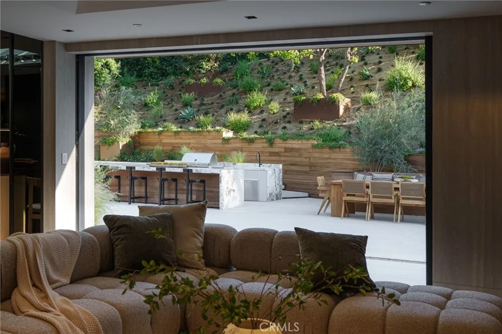 3187 Oakdell Rd Studio City, CA 91604