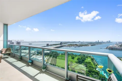900 Biscayne Blvd #3704