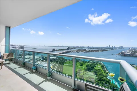 900 Biscayne Blvd #3704