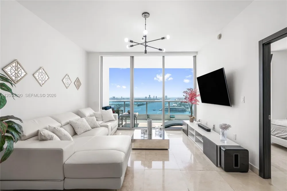 900 Biscayne Blvd #3704 Miami, FL 33132