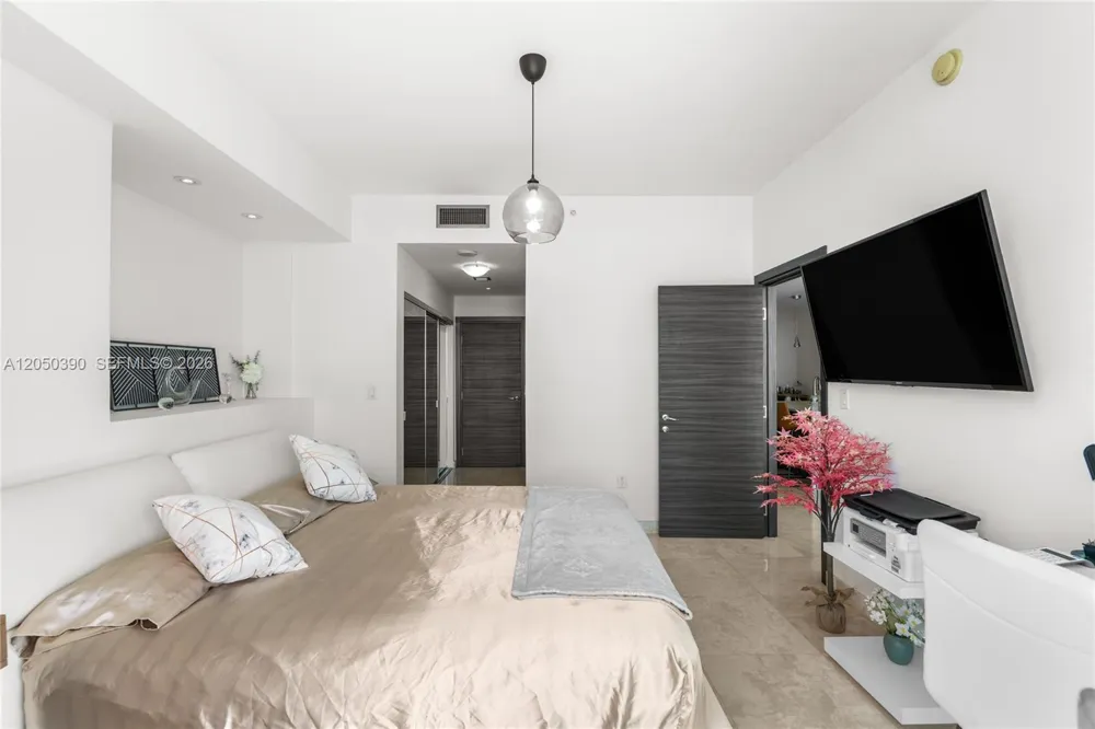 900 Biscayne Blvd #3704 Miami, FL 33132
