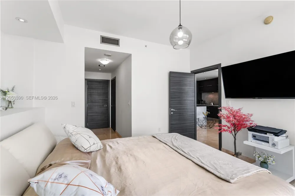 900 Biscayne Blvd #3704 Miami, FL 33132